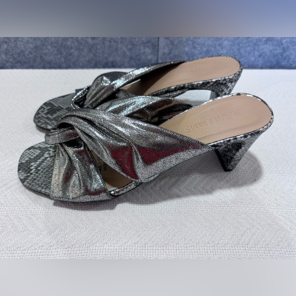 💜Metallic Silver Knot Slide Sandals - Picture 3 of 9